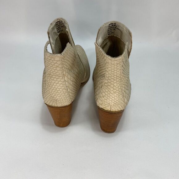 NOT RATED Tarim Taupe Boots Slip On Chunky Heels Faux Snake Sz 9 (LMLB0030-290) - Picture 5 of 9